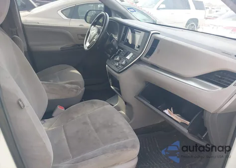 2015 Toyota Sienna L 7 Passenger z USA, uszkodzony, nr VIN 5TDZK3DC3FS528502